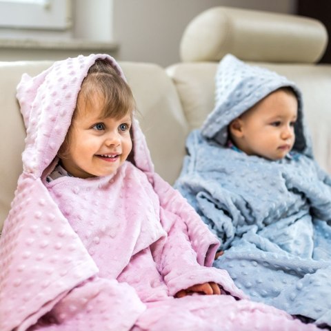 Kocyk zimowy Różowy minky gruby koc z rękawkami Kocyk zimowy Różowy minky gruby koc z rękawkami