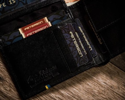 Skórzany portfel męski w orientacji poziomej z systemem RFID - Peterson Skórzany portfel męski w orientacji poziomej z systemem RFID - Peterson
