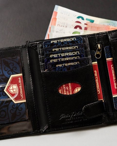 Klasyczny, skórzany portfel męski bez zapięcia zewnętrznego - Peterson Klasyczny, skórzany portfel męski bez zapięcia zewnętrznego - Peterson