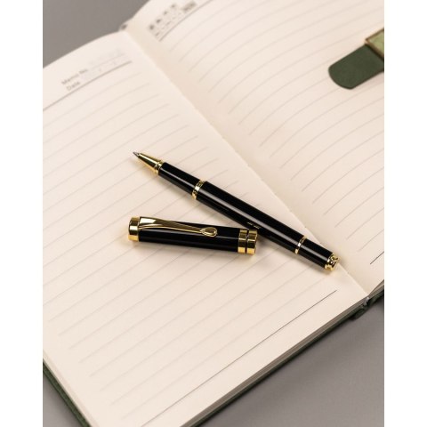 Zestaw prezentowy: zielony notes z magnetycznym zapięciem i czarny długopis z czarnym wkładem - Peterson Zestaw prezentowy: zielony notes z magnetycznym zapięciem i czarny długopis z czarnym wkładem - Peterson