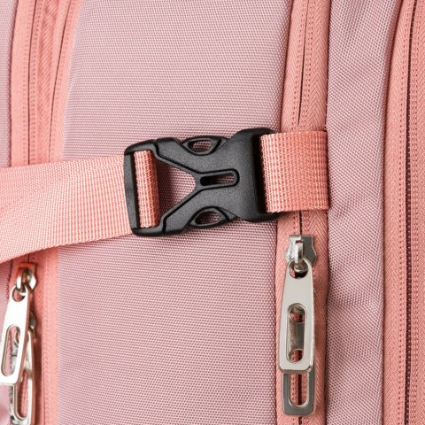 Plecak z miejscem na laptopa wykonany z cordury w różowym kolorze, zawieszony na regulowanych szelkach - Peterson Plecak z miejscem na laptopa wykonany z cordury w różowym kolorze, zawieszony na regulowanych szelkach - Peterson