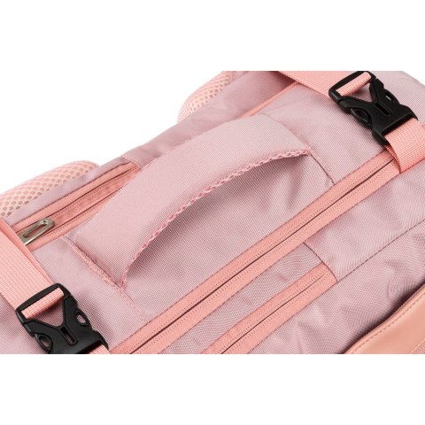 Plecak z miejscem na laptopa wykonany z cordury w różowym kolorze, zawieszony na regulowanych szelkach - Peterson Plecak z miejscem na laptopa wykonany z cordury w różowym kolorze, zawieszony na regulowanych szelkach - Peterson