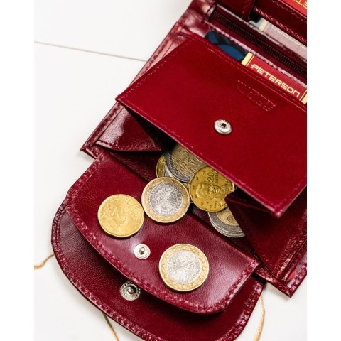Czerwony, skórzany portfel damski z systemem RFID, zamykany zatrzaskiem - Peterson Czerwony, skórzany portfel damski z systemem RFID, zamykany zatrzaskiem - Peterson