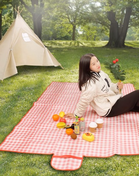 KOC PIKNIKOWY PLAŻOWY MATA BIWAKOWA WODOODPORNA PRZENOŚNA DUŻA 2x2m KRATA CZERWONA KOC PIKNIKOWY PLAŻOWY MATA BIWAKOWA WODOODPORNA PRZENOŚNA DUŻA 2x2m KRATA CZERWONA