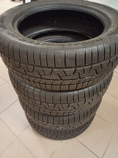 WYPRZEDAŻE. 4 szt. Opon ROYAL BLACK 215/55R17 RoyalWinter UHP 98V XL TL #E 3PMSF 2RK2378H1 bez gwarancji i rękoj WYPRZEDAŻE. 4 szt. Opon ROYAL BLACK 215/55R17 RoyalWinter UHP 98V XL TL #E 3PMSF 2RK2378H1 bez gwarancji i rękoj