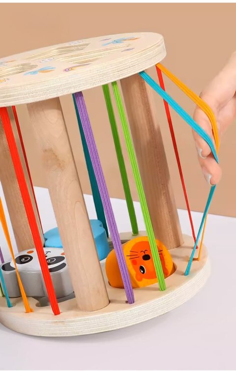 DREWNIANY SORTER KLOCKÓW ELASTYCZNA KOSTKA SENSORYCZNA MONTESSORI GUMKI 6 KLOCKÓW DREWNIANY SORTER KLOCKÓW ELASTYCZNA KOSTKA SENSORYCZNA MONTESSORI GUMKI 6 KLOCKÓW