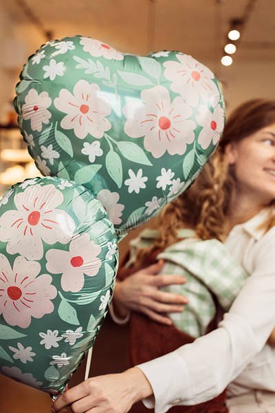 Balon foliowy Serce zielone w kwiaty 45cm Balon foliowy Serce zielone w kwiaty 45cm