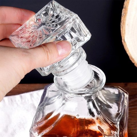 Karafka i Szklanki do Whisky Szklane VILDE 900 ml + 4x300 ml 5 el. Karafka i Szklanki do Whisky Szklane VILDE 900 ml + 4x300 ml 5 el.